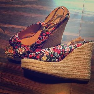 Peep toe flower sling back wedges